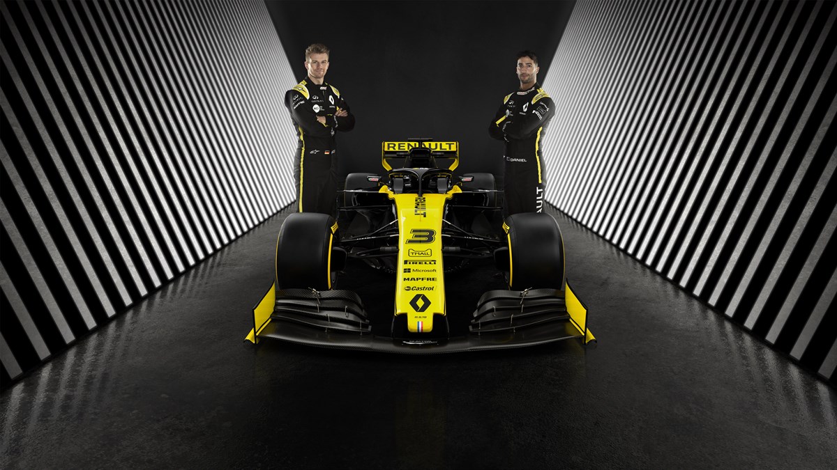 Formule Un Renault et logos partanaires sur fond noir